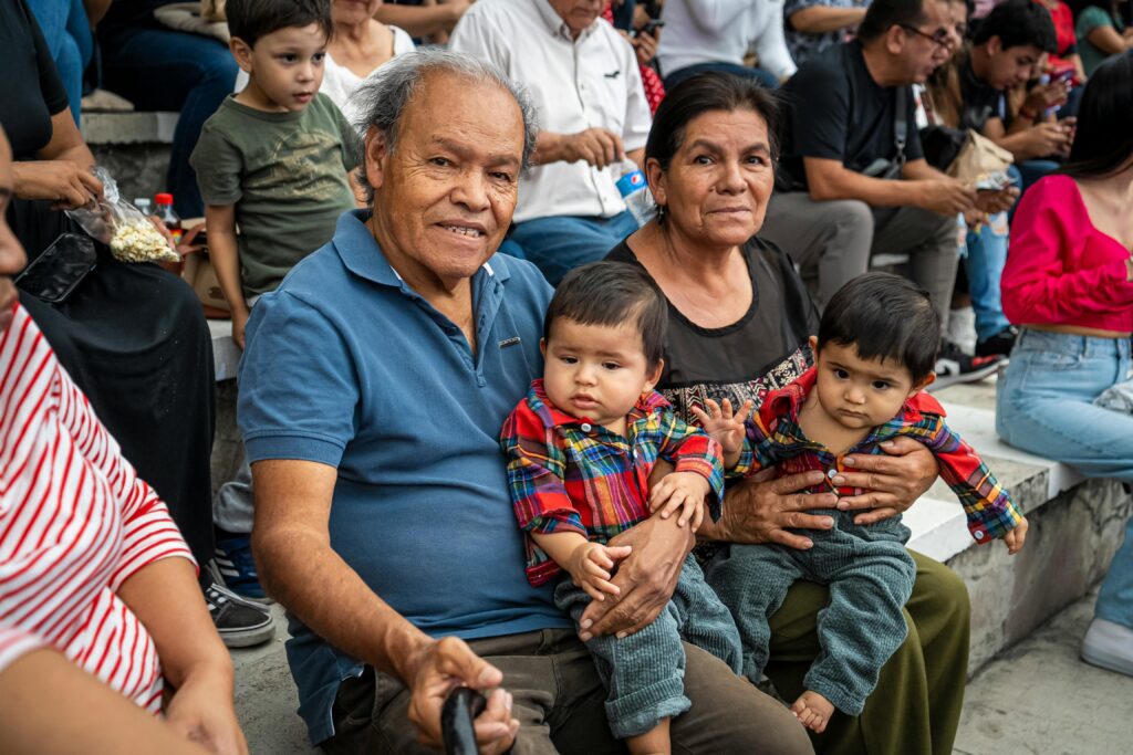 aging crisis - grandparents and grandchildren